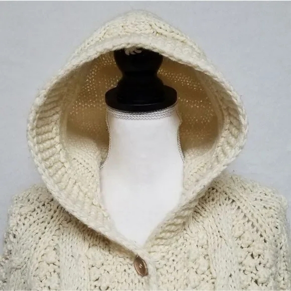 Vintage 1960s Cream Fair Isle Chunky Popcorn Wood Button Hooded Sweater Cardigan - Picture 4 of 12